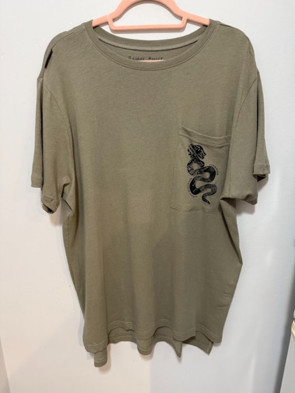 Taylor Swift: reputation Green Pocket Tee with Snake Design